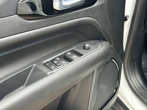 New 2026 Jeep Compass Latitude AWD/4WD image 17