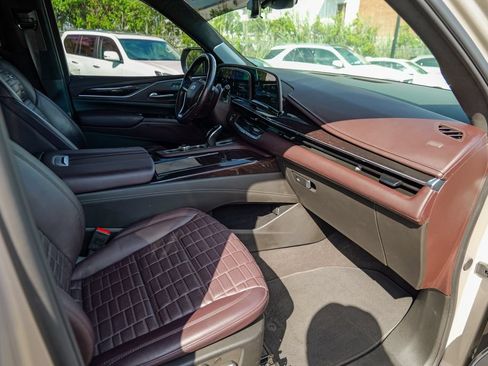 Used 2024 Cadillac Escalade ESV Premium Luxury Platinum AWD/4WD image 40
