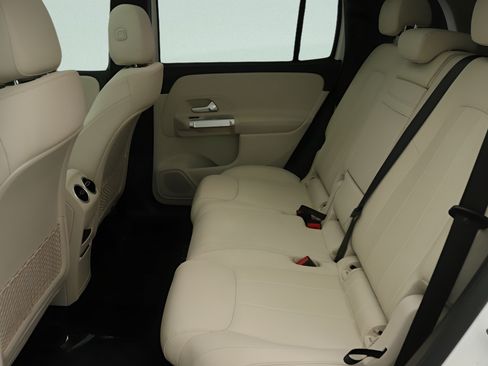 Used 2023 Mercedes-Benz GLB 250 4MATIC image 30