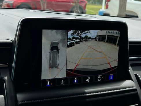 Certified 2024 Chevrolet Tahoe Z71 w/ Luxury Package AWD/4WD image 18