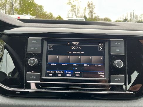 Certified 2022 Volkswagen Taos S FWD image 18