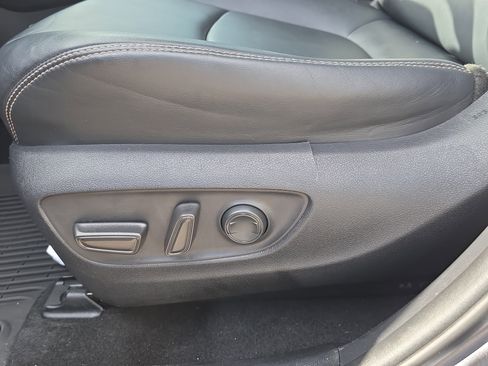 Used 2021 Toyota RAV4 XLE Premium image 23