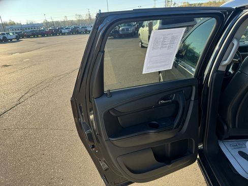 Used 2014 Chevrolet Traverse LT image 14