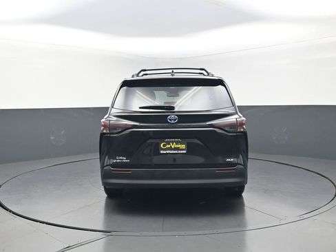 Used 2025 Toyota Sienna XLE w/ XLE Plus Package AWD/4WD image 9