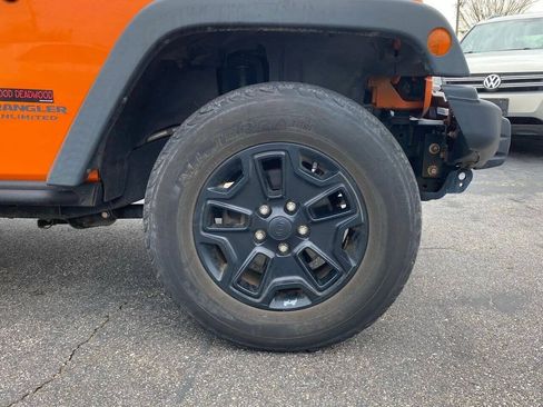 Used 2013 Jeep Wrangler Unlimited Sahara AWD/4WD image 39