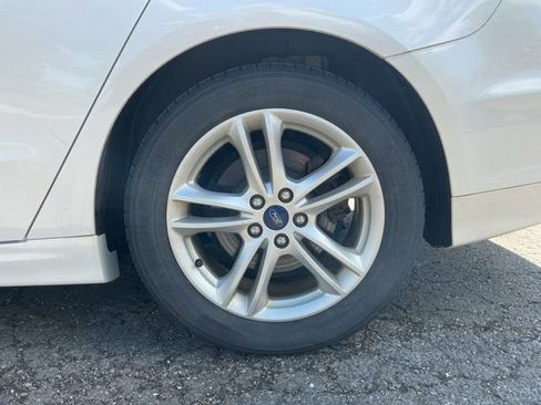 Used 2018 Ford Fusion SE w/ Fusion SE Technology Package FWD image 26