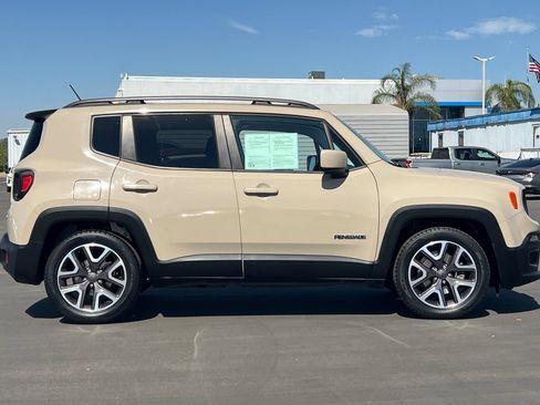 Used 2015 Jeep Renegade Latitude FWD image 3
