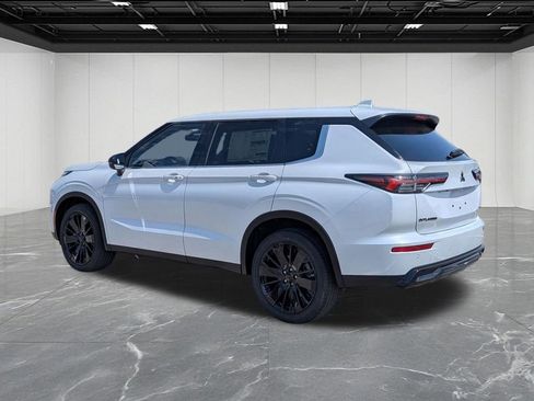 New 2026 Mitsubishi Outlander LE FWD image 3