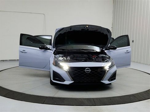 Used 2024 Nissan Altima 2.0 SR image 10