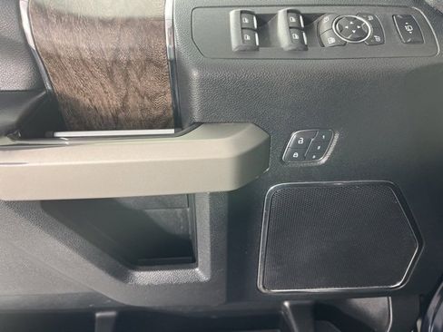 Used 2017 Ford F350 Lariat w/ Chrome Package image 28