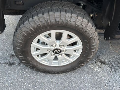 Certified 2024 Toyota Tacoma SR5 image 31