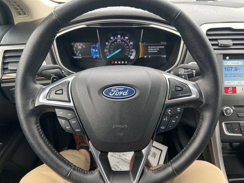 Used 2018 Ford Fusion SE w/ Fusion SE Technology Package image 18