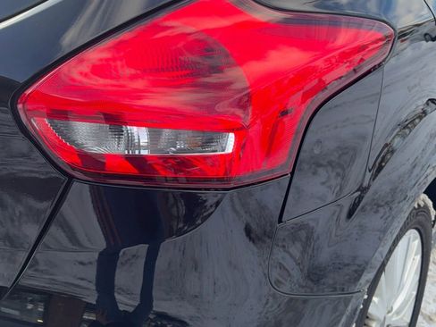 Used 2017 Ford Focus Titanium FWD image 29