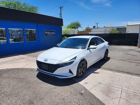 Used 2021 Hyundai Elantra SEL FWD image 3
