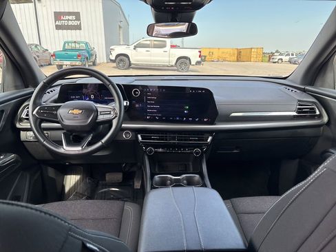 Used 2025 Chevrolet Traverse LT AWD/4WD image 25