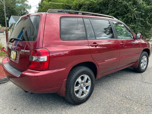Used 2005 Toyota Highlander 4WD V6 w/ Appearance Pkg image 8
