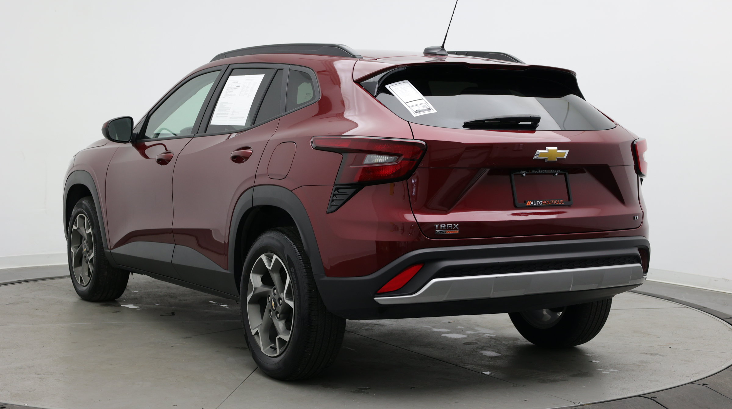 Used 2025 Chevrolet Trax LT FWD image 4