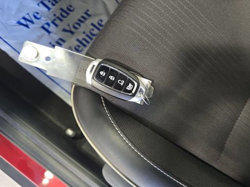 Certified 2024 Hyundai Venue Limited FWD image 29