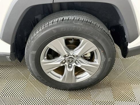 Used 2022 Toyota RAV4 XLE w/ Convenience Package FWD image 22