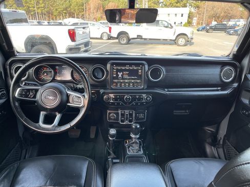 Used 2018 Jeep Wrangler Unlimited Sahara image 8