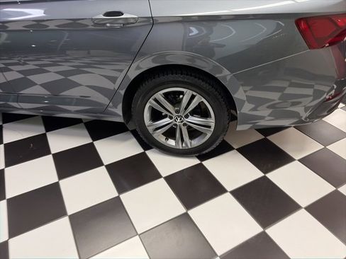 Certified 2024 Volkswagen Jetta SE w/ Panoramic Sunroof Package image 5