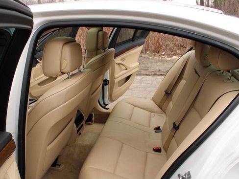 Used 2011 BMW 535i xDrive Sedan image 22