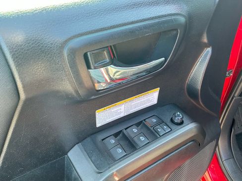 Used 2019 Toyota Tacoma TRD Off-Road AWD/4WD image 16