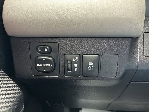 Used 2014 Toyota RAV4 XLE image 19