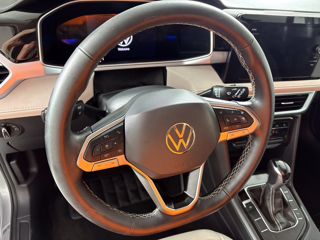 Used 2025 Volkswagen Taos SE FWD image 28