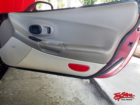 Used 2003 Chevrolet Corvette Coupe w/ Preferred Equipment Group RWD image 25
