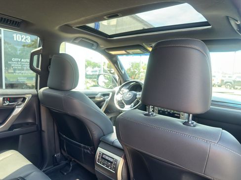 Used 2021 Lexus GX 460 Premium w/ Premium Package AWD/4WD image 14
