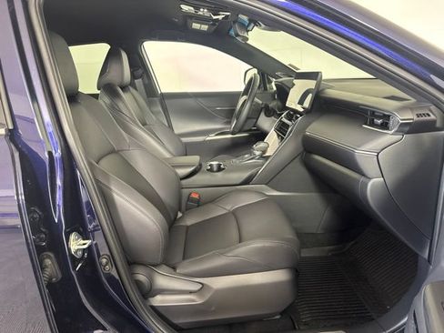 Used 2024 Toyota Venza XLE AWD/4WD image 4