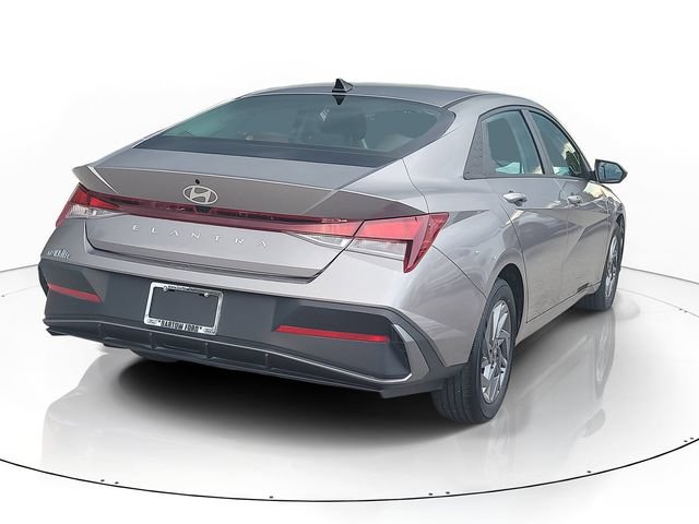 Used 2024 Hyundai Elantra SEL FWD image 7