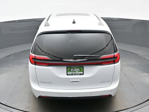 Used 2024 Chrysler Pacifica Limited image 37