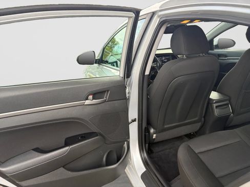 Used 2018 Hyundai Elantra Value Edition w/ Cargo Package FWD image 14