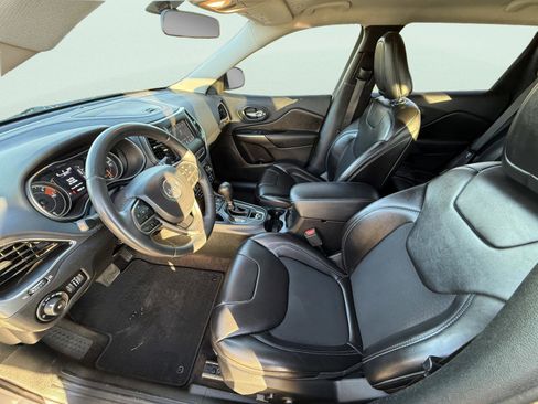 Used 2019 Jeep Cherokee Latitude Plus image 9