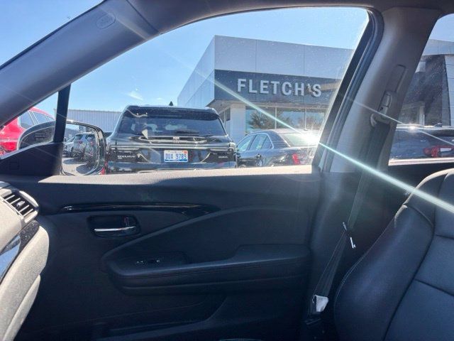 Used 2022 Honda Pilot Touring image 16