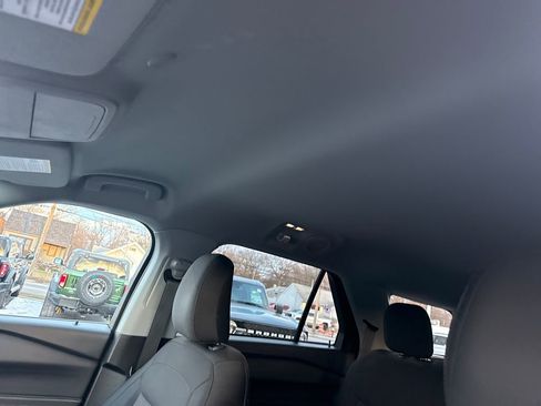 Used 2023 Ford Explorer XLT image 26