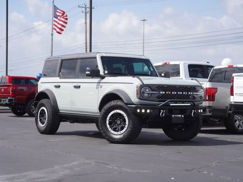 Used 2024 Ford Bronco Badlands image 2