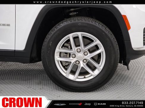 Used 2024 Jeep Grand Cherokee L Laredo AWD/4WD image 9
