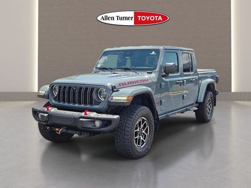 Used 2024 Jeep Gladiator Rubicon AWD/4WD image 4