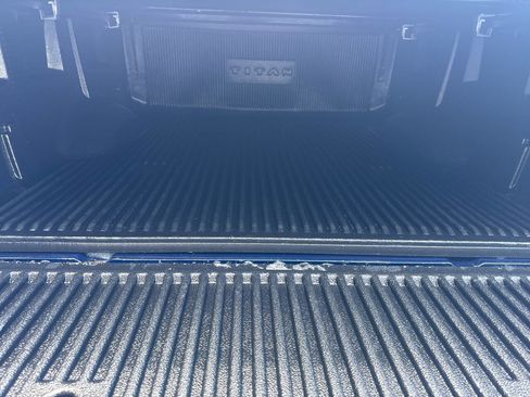 Used 2019 Nissan Titan SV w/ SV Convenience Package image 23