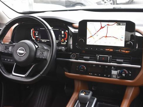 Used 2022 Nissan Pathfinder Platinum w/ Cargo Package AWD/4WD image 2