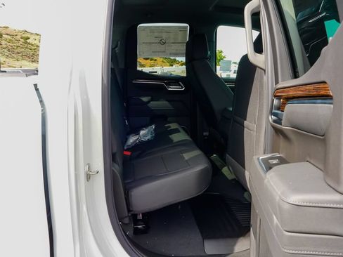 New 2026 GMC Sierra 1500 SLE w/ Max Trailering Package AWD/4WD image 11