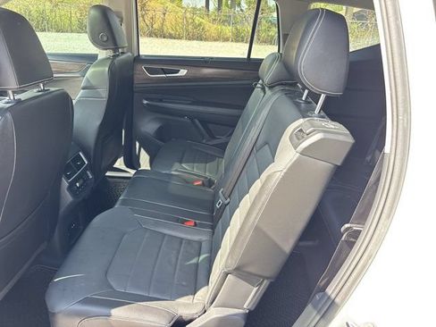 Used 2024 Volkswagen Atlas SEL AWD/4WD image 16
