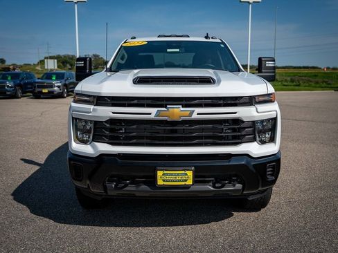 Used 2024 Chevrolet Silverado 2500 Custom w/ Custom Value Package image 2