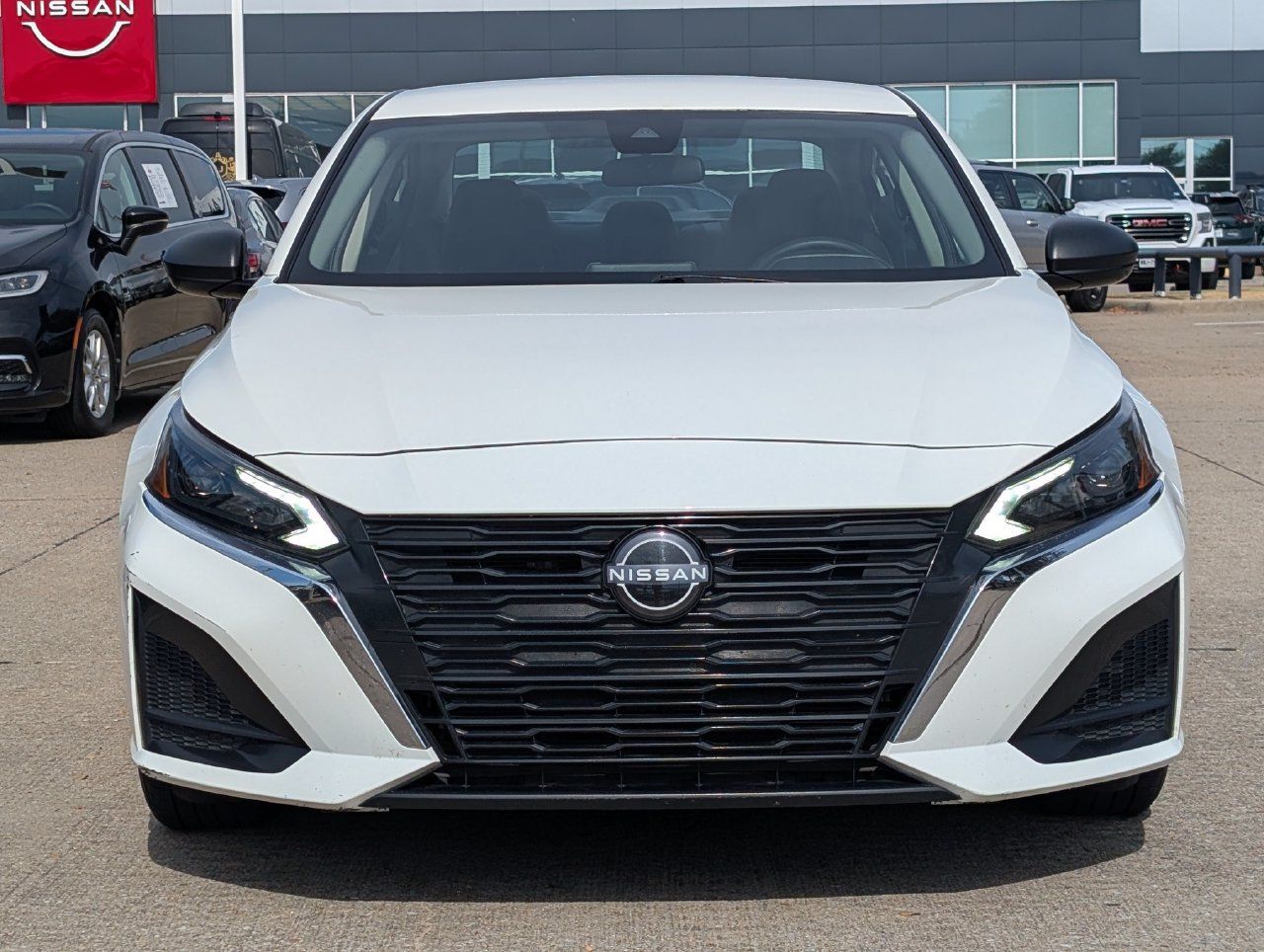 Used 2025 Nissan Altima 2.5 SV FWD image 6