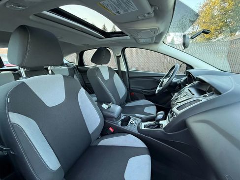 Used 2014 Ford Focus SE w/ SE Sport Package image 25