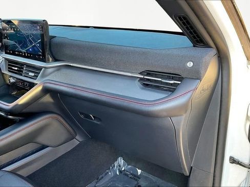 Used 2025 Ford Explorer ST-Line image 19