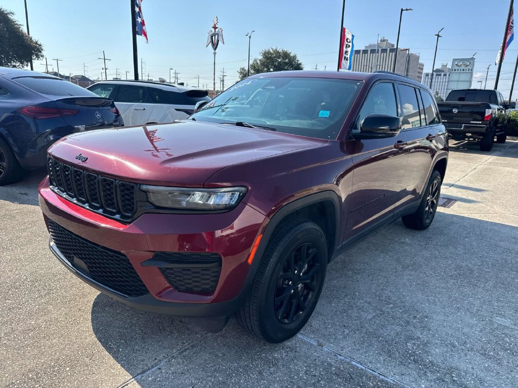 Used 2024 Jeep Grand Cherokee Altitude RWD image 3